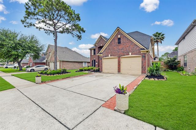 10904 Sycamore Drive N, La Porte, TX 77571