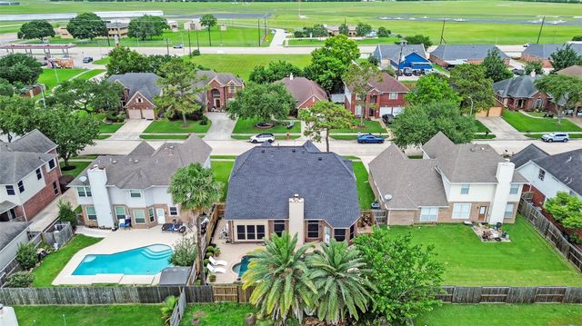 10904 Sycamore Drive N, La Porte, TX 77571