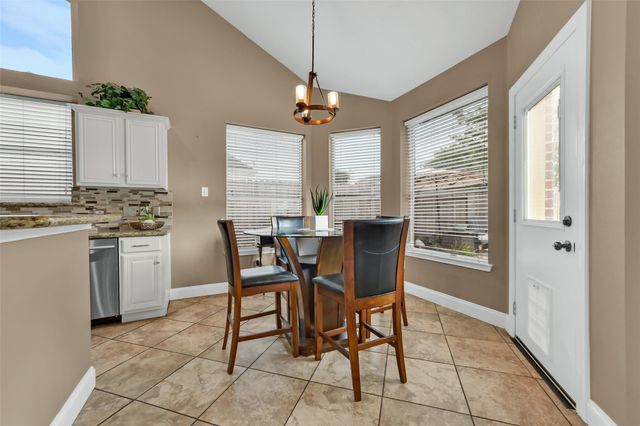 10904 Sycamore Drive N, La Porte, TX 77571