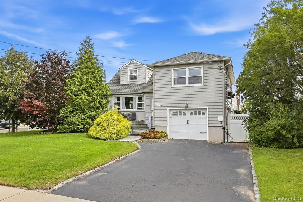 208 Island Parkway W, Island Park, NY 11558 — photo 2