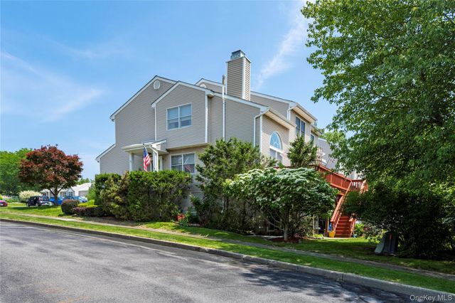 50 Deer Crossing Drive, Fishkill, NY 12524