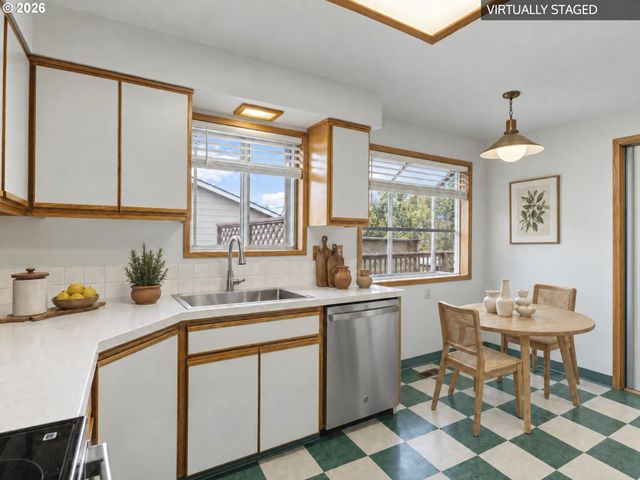 17355 Ne WASCO St, Portland, OR 97230