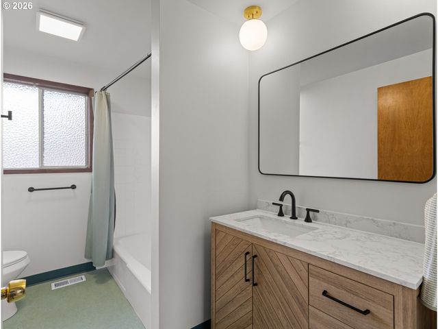 17355 Ne WASCO St, Portland, OR 97230