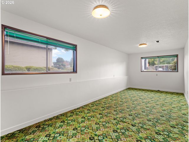 17355 Ne WASCO St, Portland, OR 97230