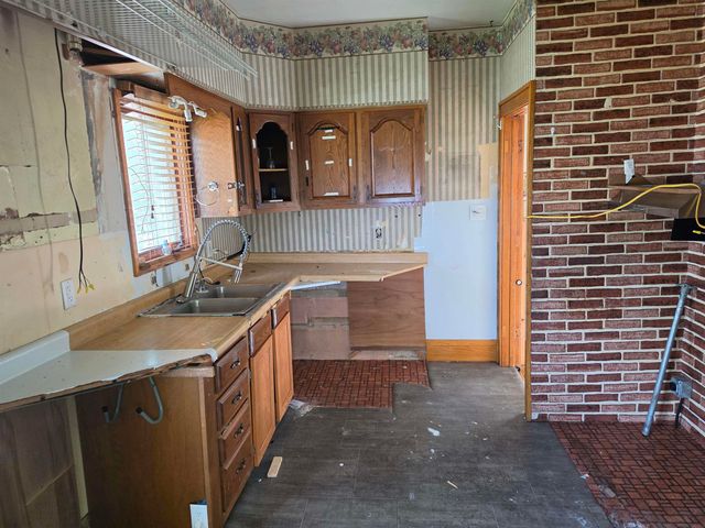 822 Broadway Street, Waterloo, IA 50703