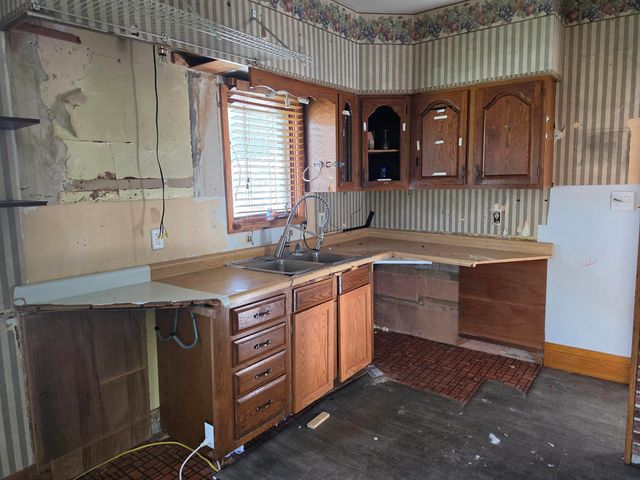 822 Broadway Street, Waterloo, IA 50703