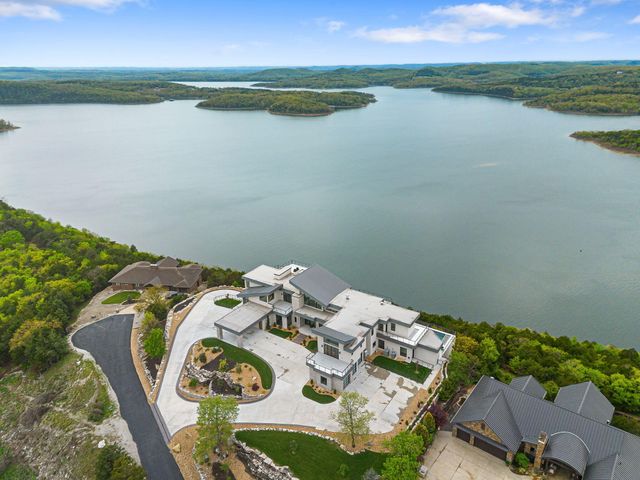 207 Main Channel Drive, Kimberling City, MO 65686