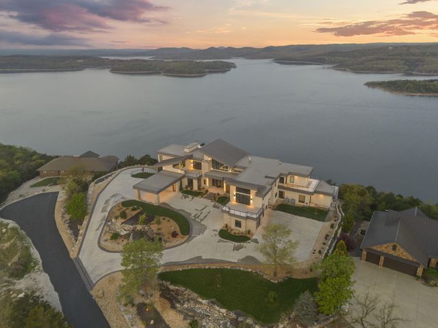 207 Main Channel Drive, Kimberling City, MO 65686