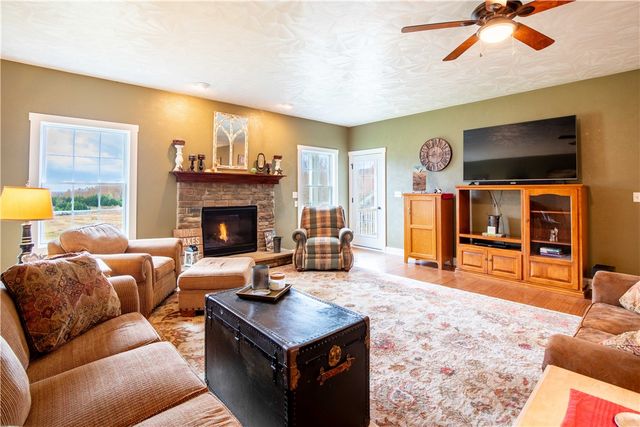 262 Windy Point Rd, Marion Twp, PA 16038