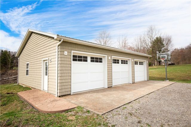 262 Windy Point Rd, Marion Twp, PA 16038