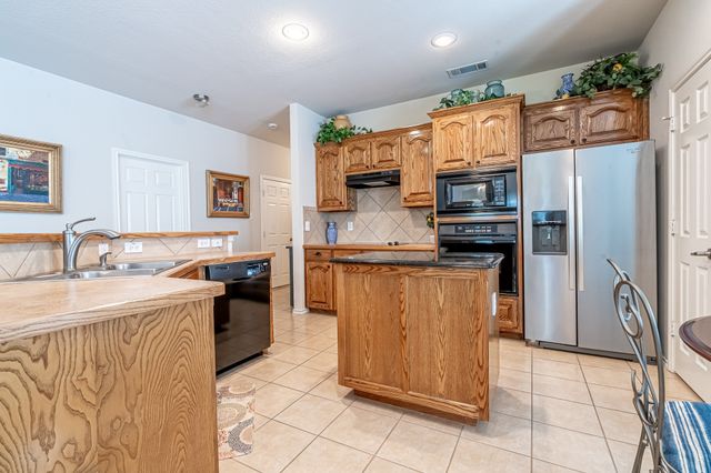 1010 Loblolly Pine Drive, Arlington, TX 76012