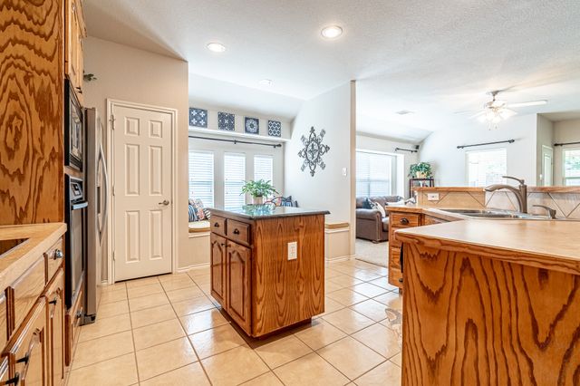 1010 Loblolly Pine Drive, Arlington, TX 76012