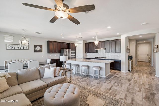 2820 W Havasu Drive, San Tan Valley, AZ 85144