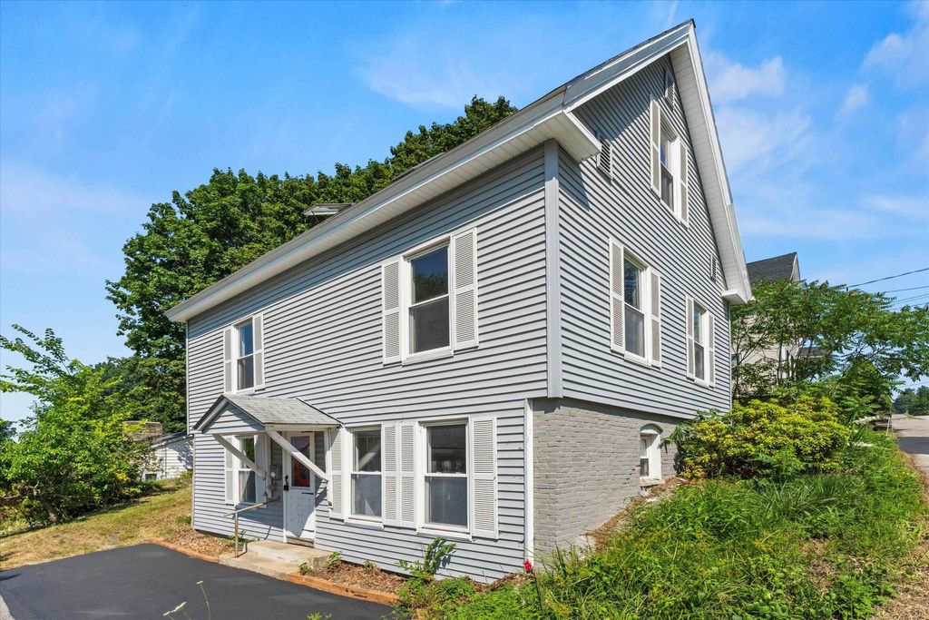 23 Pleasant Street, Pembroke, NH 03275