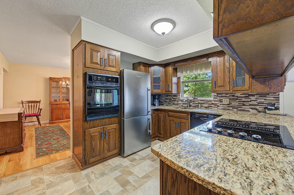 19 Bonnallie Avenue, Lewiston, ME 04240 — photo 3