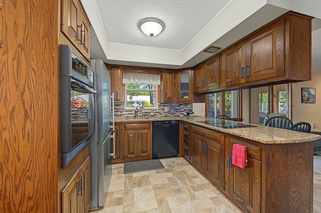 19 Bonnallie Avenue, Lewiston, ME 04240 — photo 4
