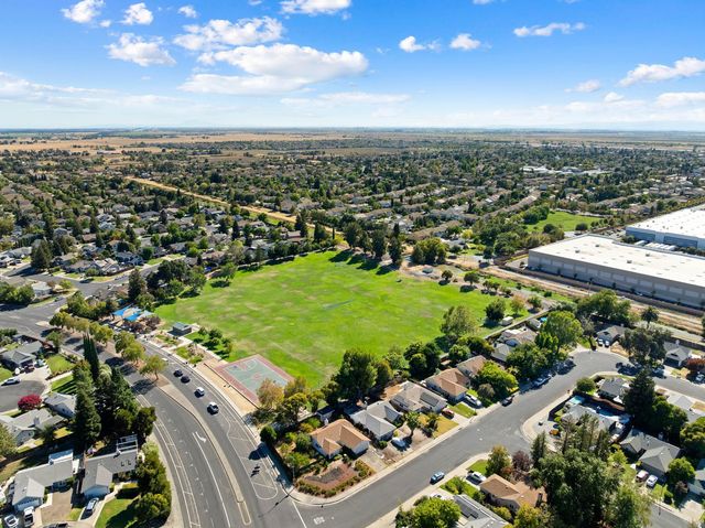 2877 Pekins Ct, West Sacramento, CA 95691