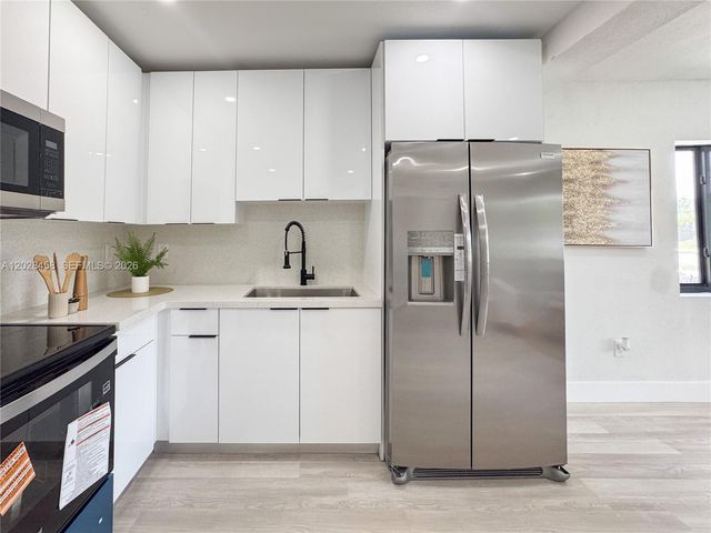 212 NW 28th Way, Fort Lauderdale, FL 33311