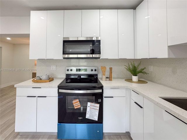212 NW 28th Way, Fort Lauderdale, FL 33311