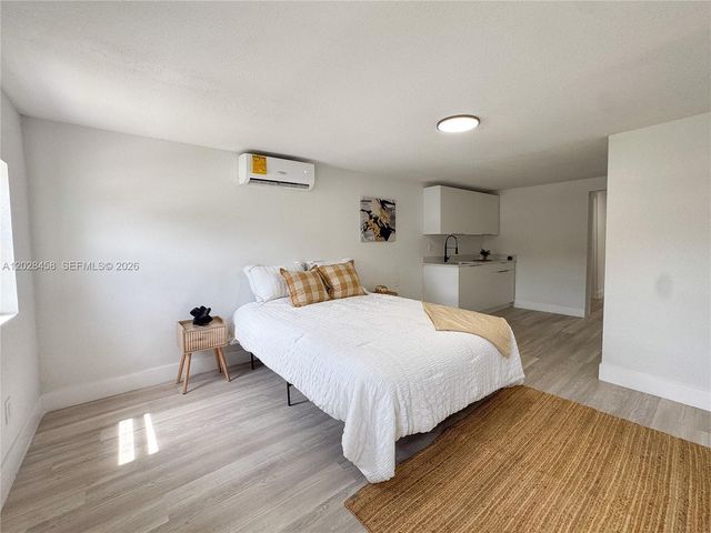 212 NW 28th Way, Fort Lauderdale, FL 33311