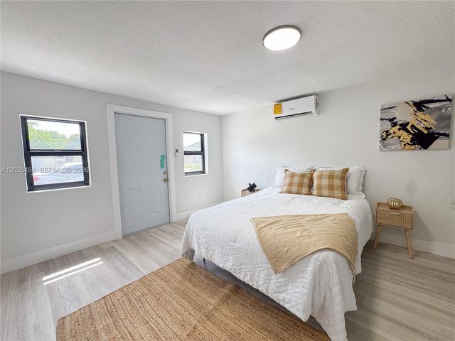 212 NW 28th Way, Fort Lauderdale, FL 33311