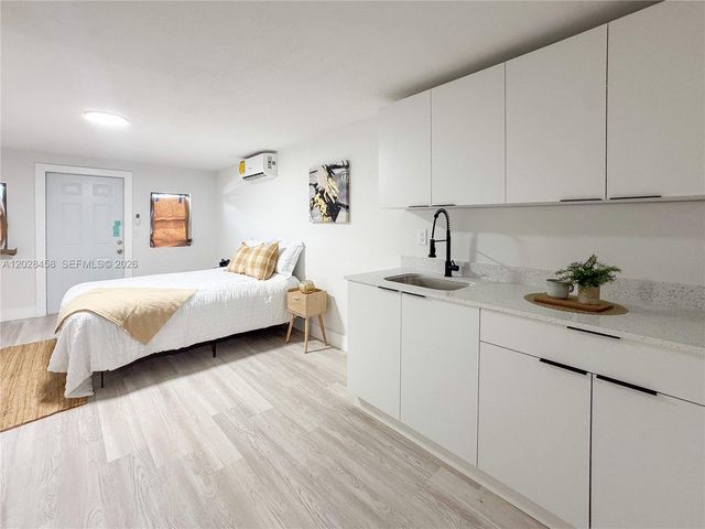 212 NW 28th Way, Fort Lauderdale, FL 33311