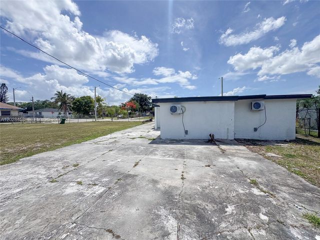212 NW 28th Way, Fort Lauderdale, FL 33311