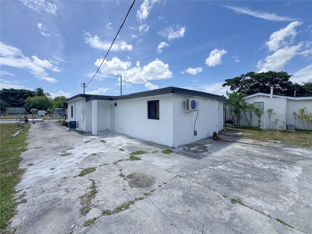 212 NW 28th Way, Fort Lauderdale, FL 33311