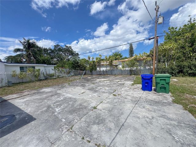 212 NW 28th Way, Fort Lauderdale, FL 33311