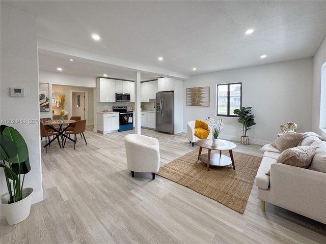 212 NW 28th Way, Fort Lauderdale, FL 33311