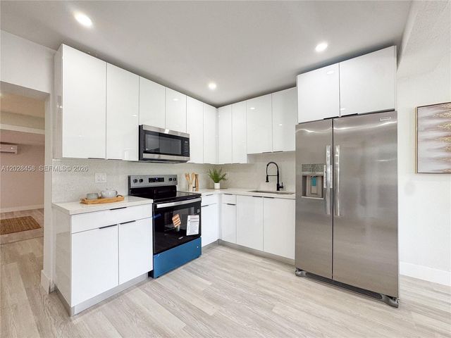 212 NW 28th Way, Fort Lauderdale, FL 33311