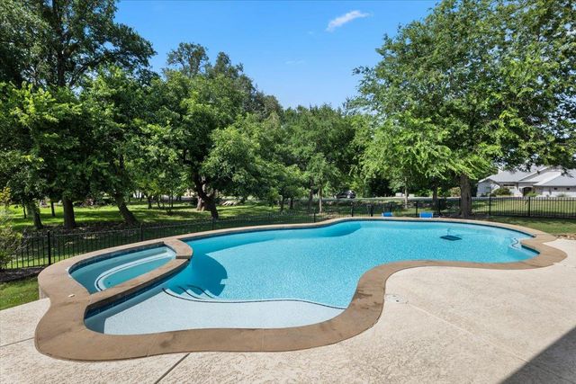 601 Pheasant MDW, Liberty Hill, TX 78642