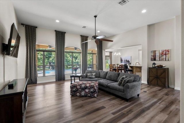 601 Pheasant MDW, Liberty Hill, TX 78642