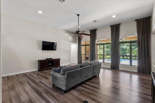 601 Pheasant MDW, Liberty Hill, TX 78642