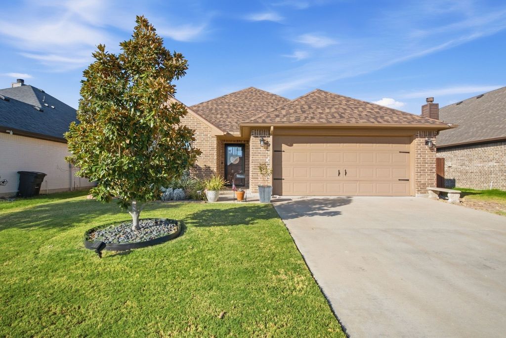 1432 Town Creek Circle, Weatherford, TX 76086 — exterior