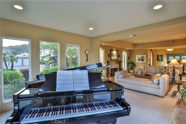 2708 N Mountain Avenue, Claremont, CA 91711