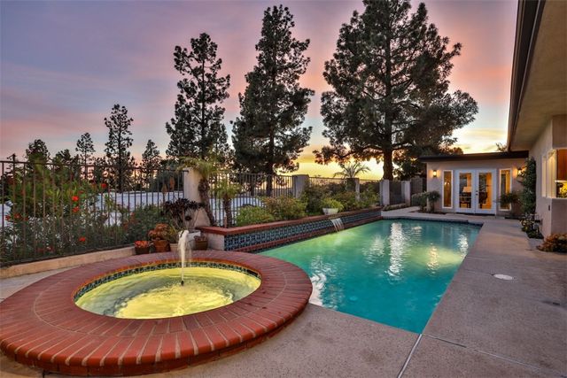 2708 N Mountain Avenue, Claremont, CA 91711