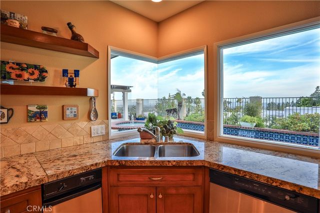 2708 N Mountain Avenue, Claremont, CA 91711