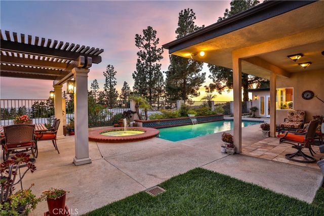 2708 N Mountain Avenue, Claremont, CA 91711