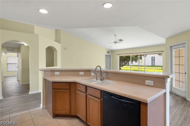 2102 NW 9th ST, Cape Coral, FL 33993