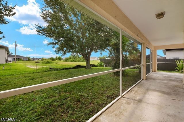 2102 NW 9th ST, Cape Coral, FL 33993
