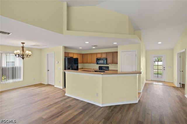 2102 NW 9th ST, Cape Coral, FL 33993