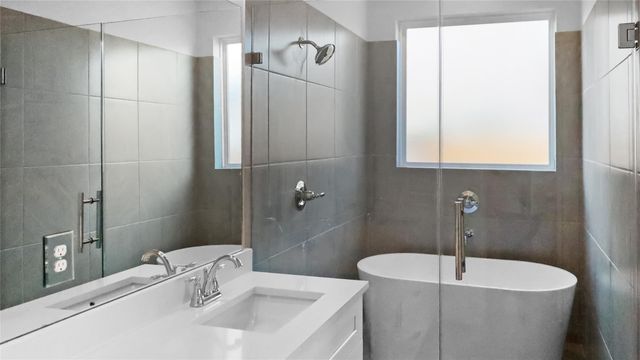 2411 Outpost Canyon Drive, Rosharon, TX 77583