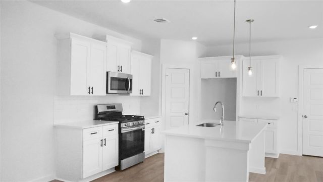 2411 Outpost Canyon Drive, Rosharon, TX 77583