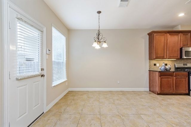 39 Medley Lane, The Woodlands, TX 77382