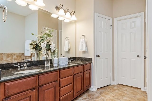 39 Medley Lane, The Woodlands, TX 77382