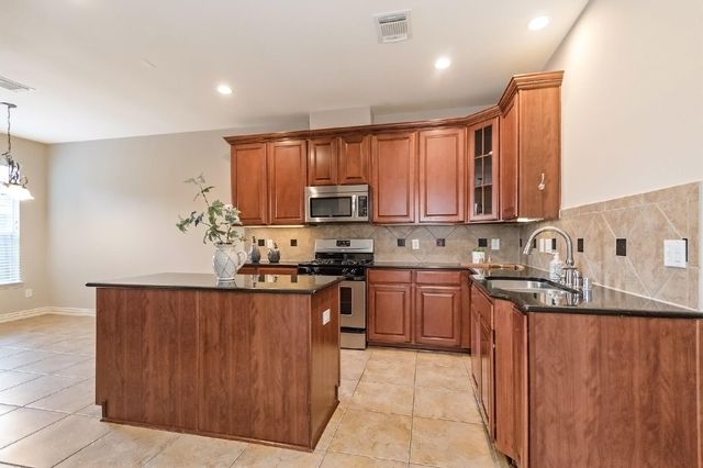 39 Medley Lane, The Woodlands, TX 77382