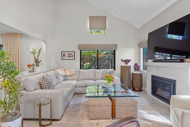 2126 University Park Dr, Sacramento, CA 95825