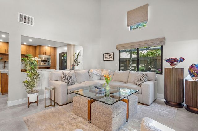 2126 University Park Dr, Sacramento, CA 95825