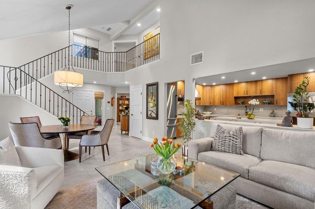 2126 University Park Dr, Sacramento, CA 95825